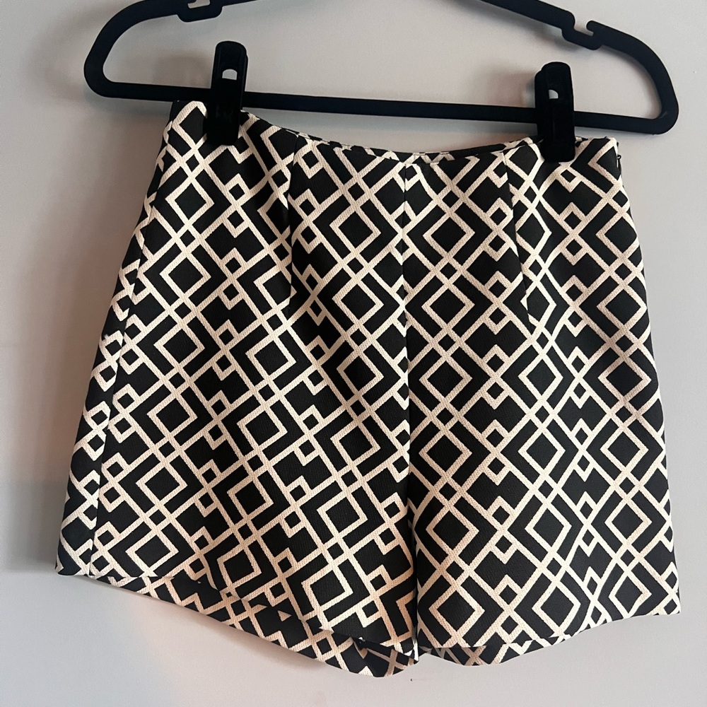 Mod style patterned mini shorts